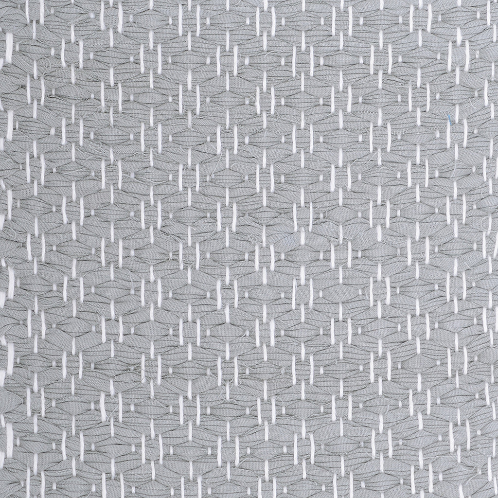 <p>Rosepath, grey 122; white yarn</p>
