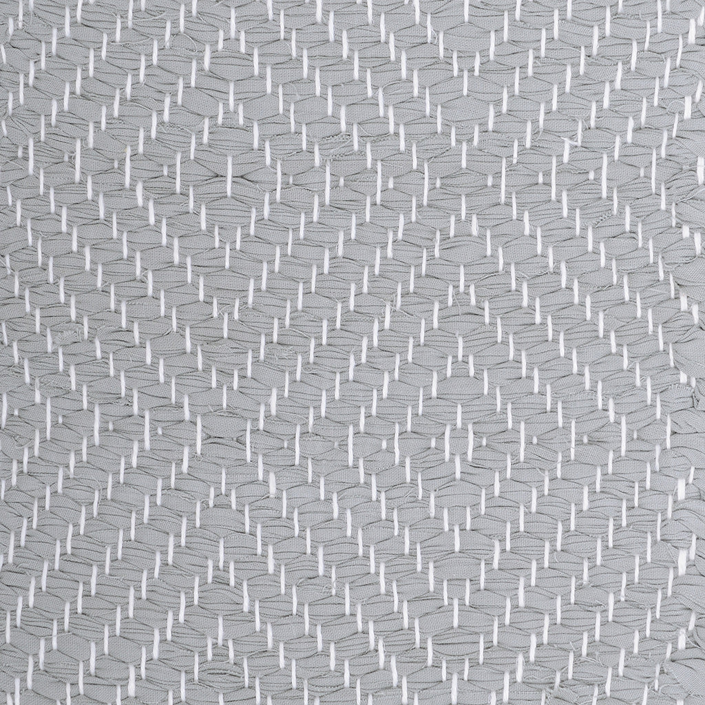<p>Big Diamond Twill, grey 122; white yarn</p>