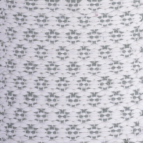 <p>Rosepath pos/neg, main white 101, inside green 469 on the white yarn</p>
