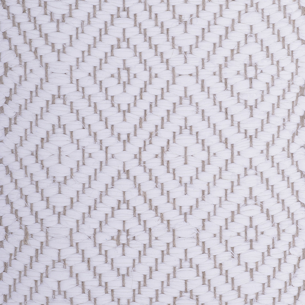 <p>Diamond Twill, white 100; yarn - natural</p>