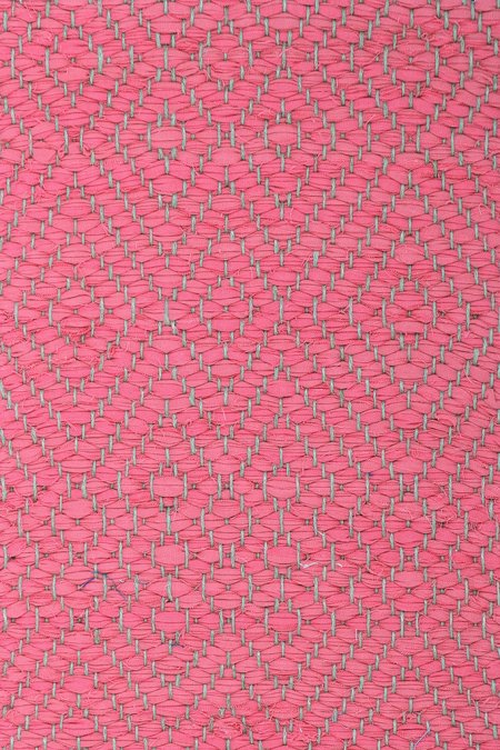 <p>Differend sizes of Diamond Twill and mixed in Rosepath, pink mix 381(80%), 382(20%) on the natural yarn</p>