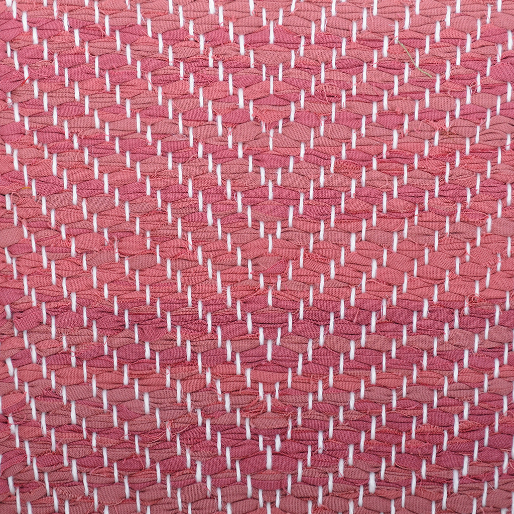 Vertical Herringbone, pink mix 385, 386, 387; yarn - white <a href="/wp/wp-content/gallery/downloads-fun/Fan_005_mini-Vertical-Herringbone-pink-mix-385-386-387-yarn-white.-rug.jpg">Click to large</a>