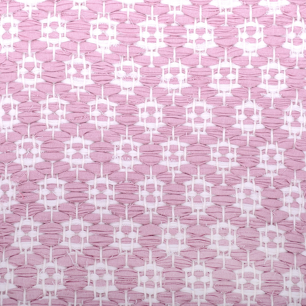 <p>Rosepath pos/neg, main pink 380, inside white 101 on the white yarn</p>