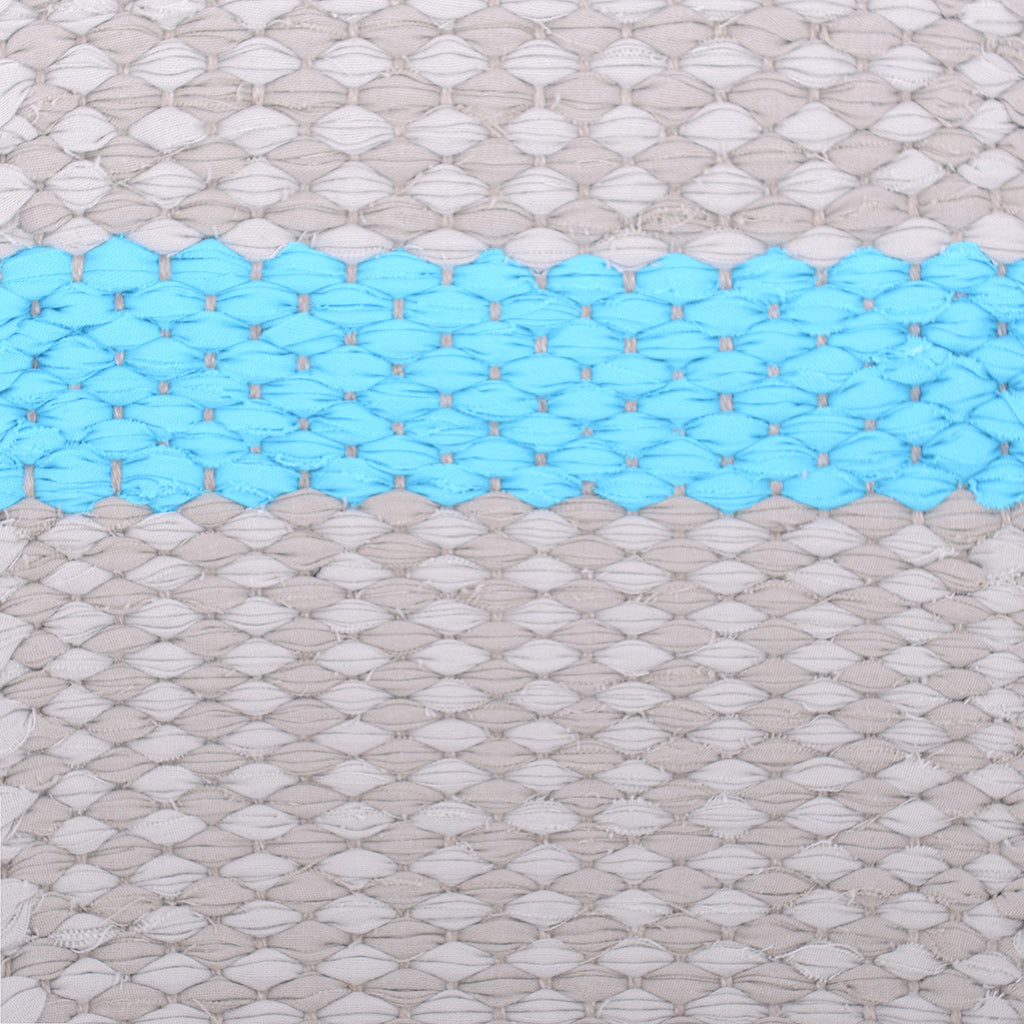 <p>Draell, grey mix 124, 125 and stripe turquoise 401; natural yarn</p>
