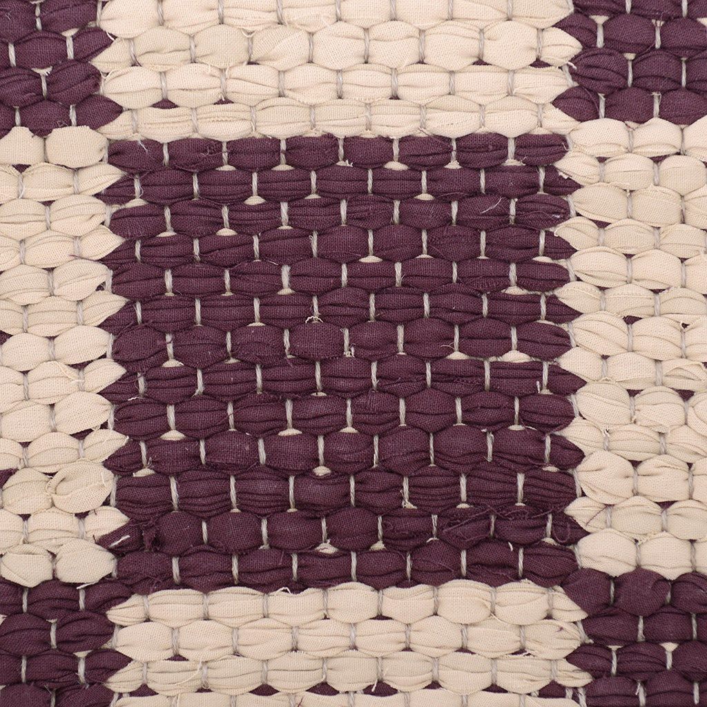 <p>Double Weave Chequered, 1 sq. - beige mix 237, 216, 2 sq. - wine 3352 on the natural yarn</p>