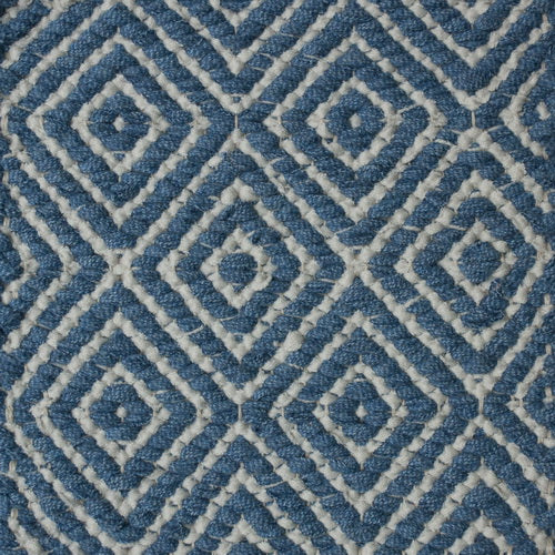 <p>Dual Diamond Twill, main blue 0515, inside white 0529 on the natural yarn</p>