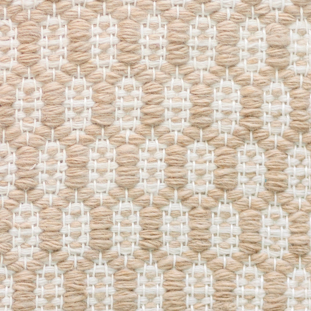 <p>Honeycombs, main cream 07, inside white 01 on the white yarn</p>