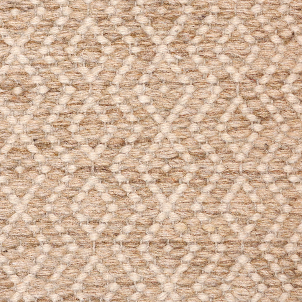 <p>Round Diamond Twill, main beige mix 02, 03, inside cream 07 on the natural yarn</p>